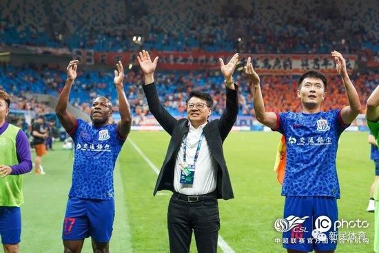 小罗伯特·唐尼合照搞怪。
